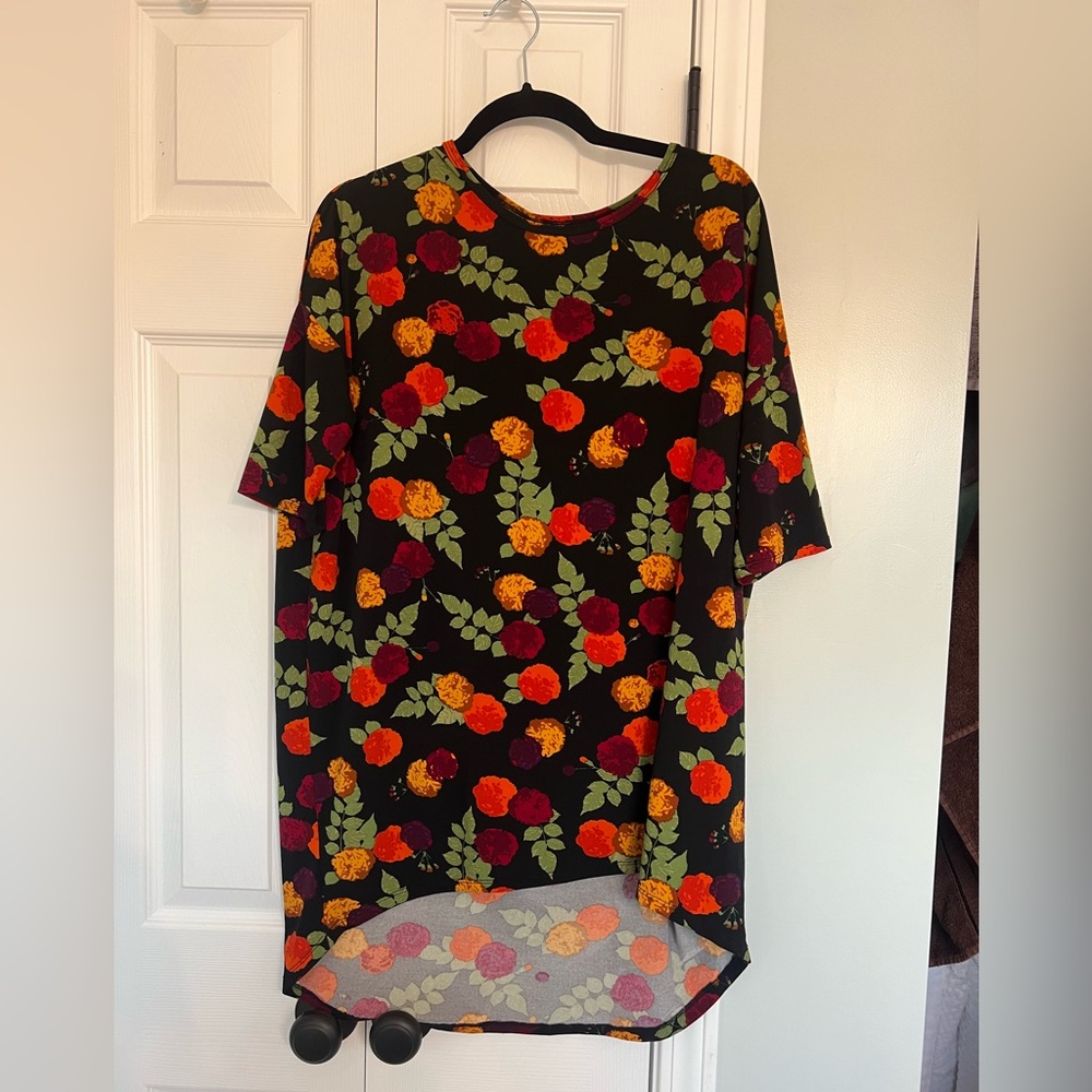 LulaRoe floral short sleeve shirt size S